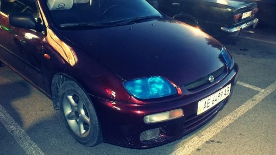 Mazda 323 2