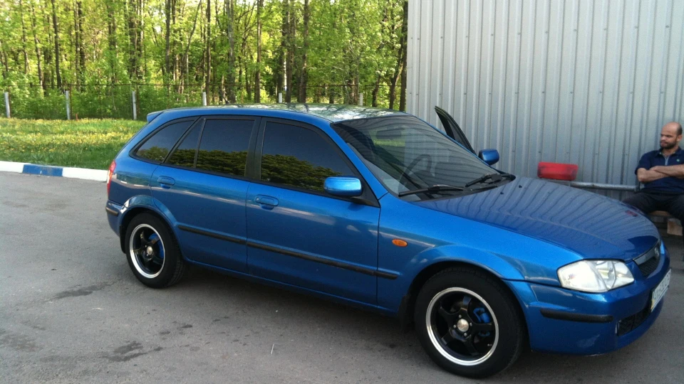 Mazda 323 2