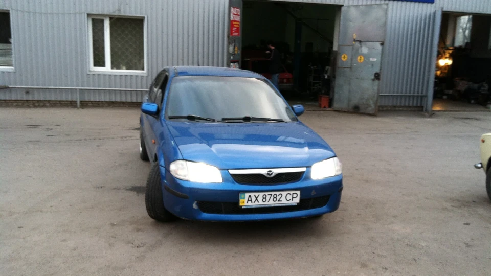 Mazda 323 4
