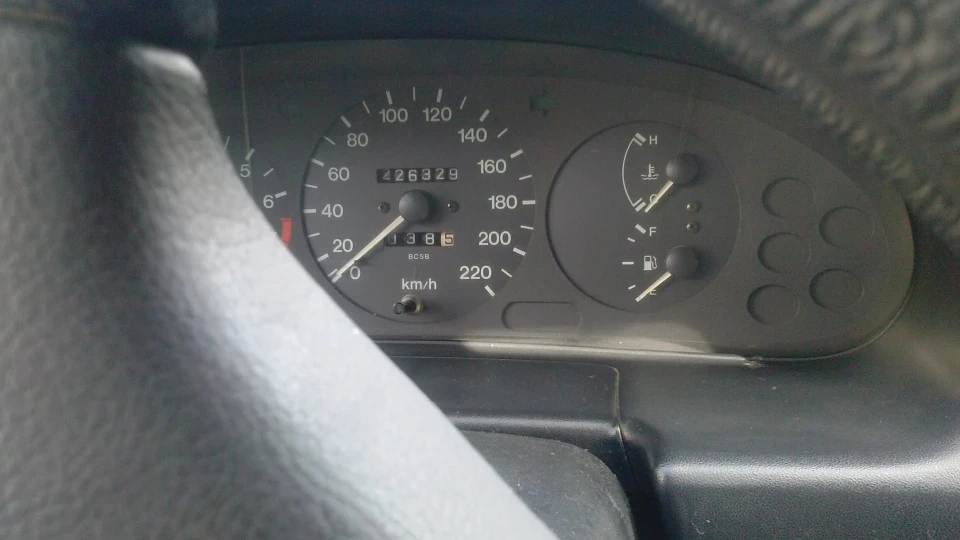 Mazda 323 2