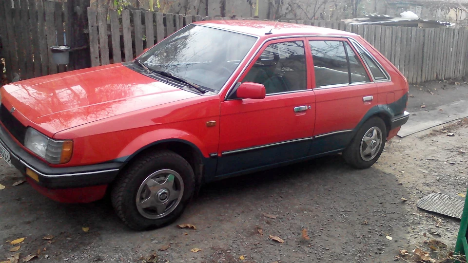 Mazda 323 2