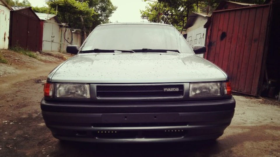 Mazda 323 2