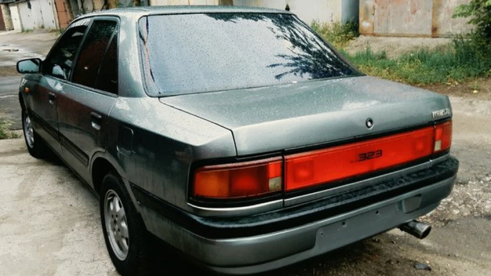 Mazda 323 3