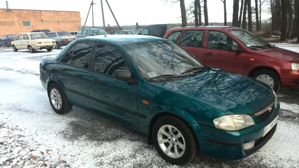 Mazda 323 2
