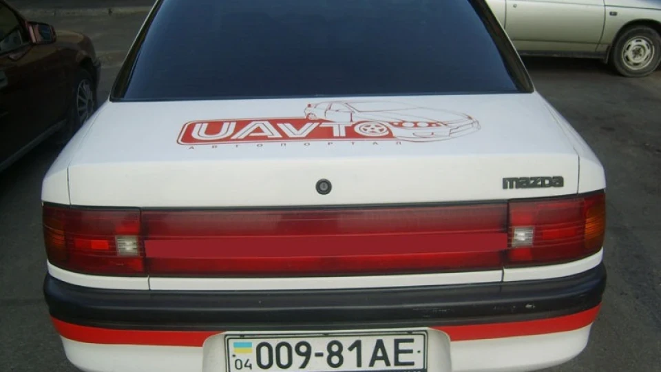Mazda 323 2