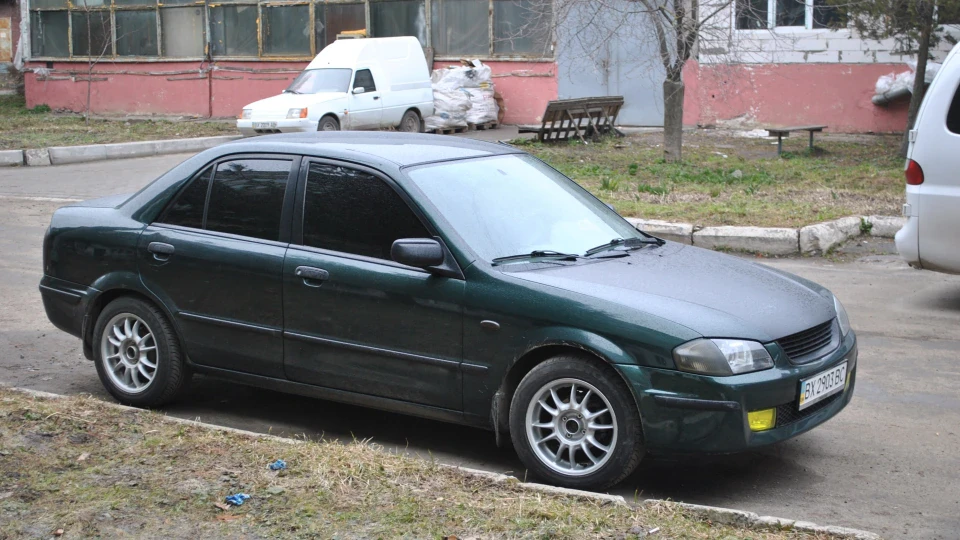 Mazda 323 4