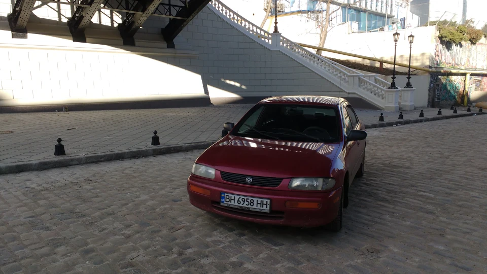 Mazda 323 2