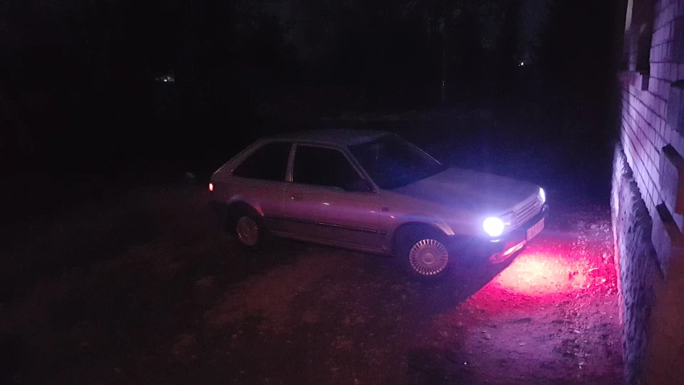 Mazda 323 1.3 бензин