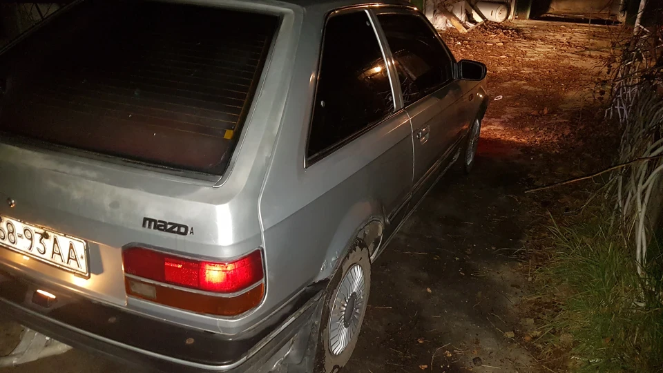 Mazda 323 1.3 бензин 3