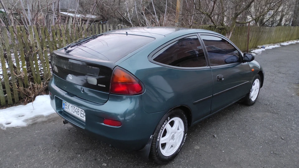 Mazda 323 1.3 бензин
