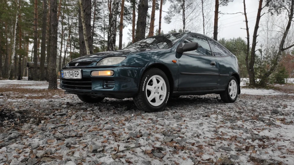 Mazda 323 1.3 бензин 2