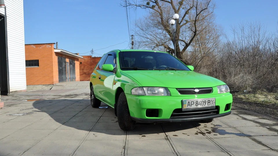 Mazda 323 1.3 V16