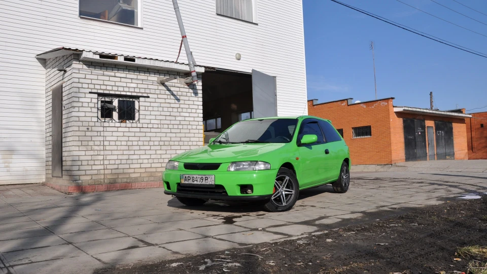 Mazda 323 1.3 V16 2