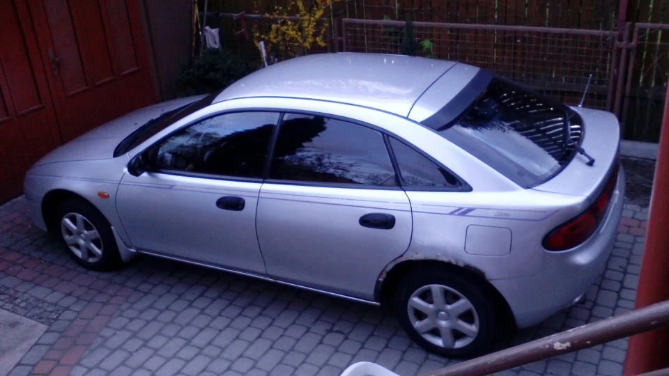 Mazda 323 1.5 16v