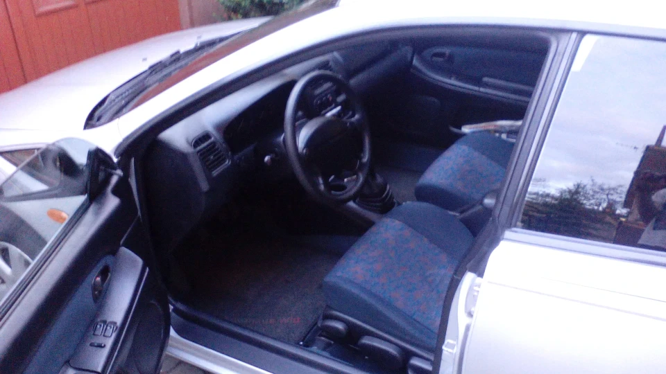 Mazda 323 1.5 16v 3