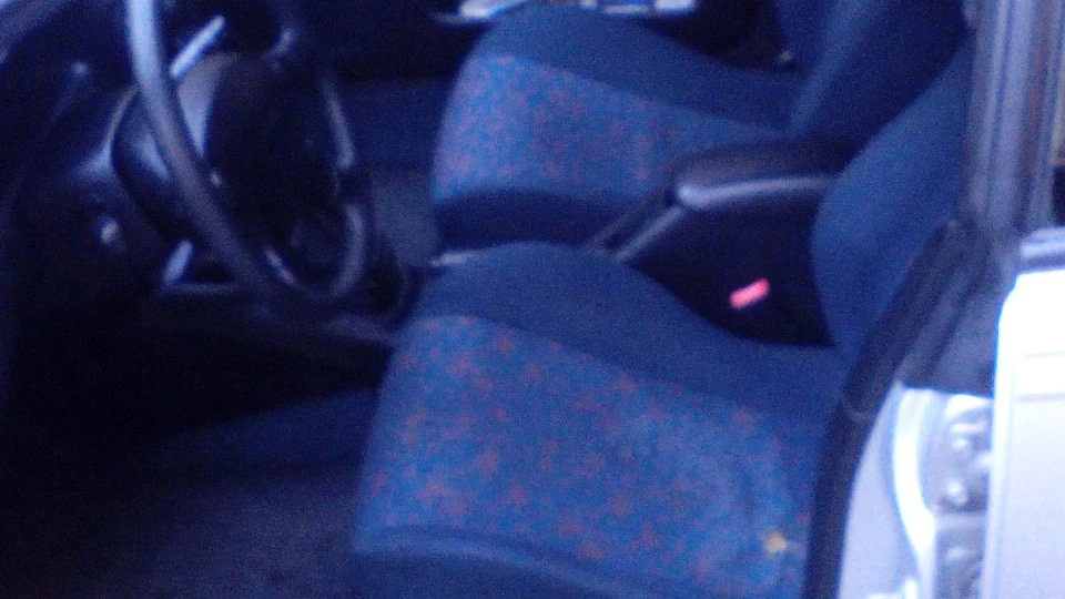 Mazda 323 1.5 16v 5