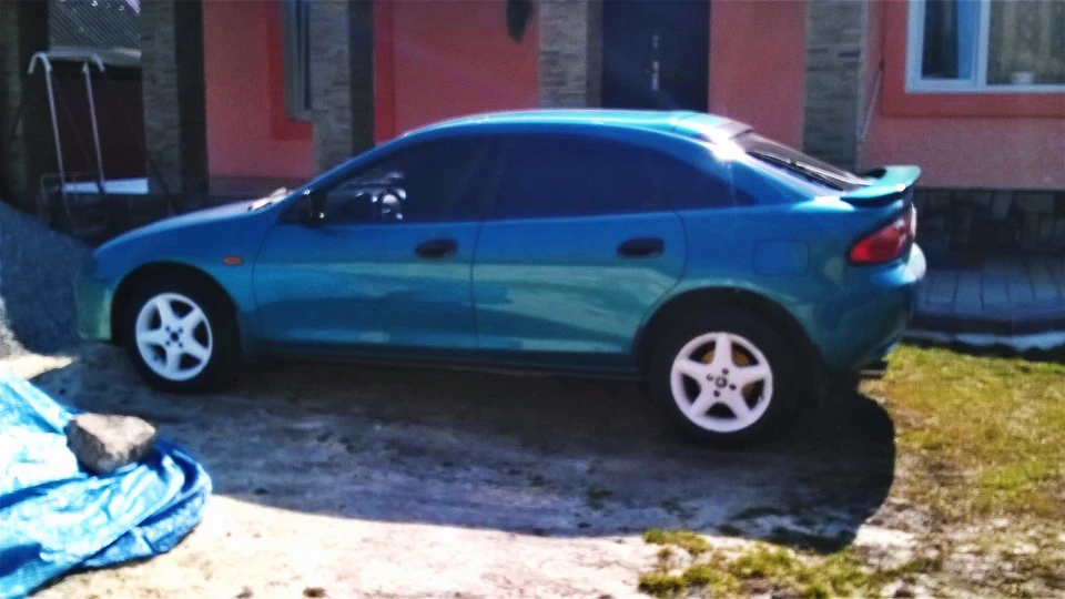 Mazda 323 1'5 88 кс