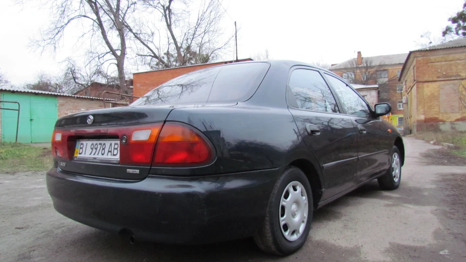 Mazda 323 1.5 BeStiyA 2