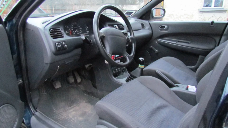 Mazda 323 1.5 BeStiyA 5