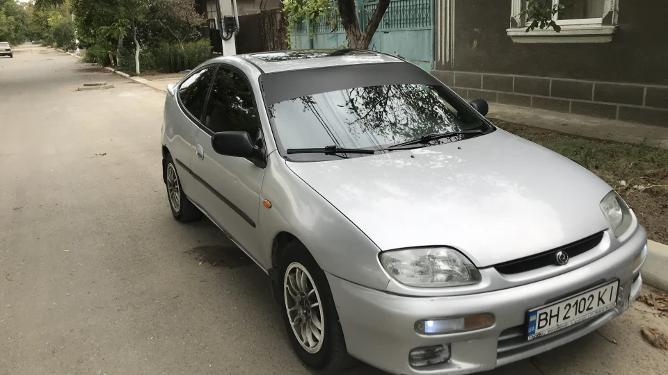 Mazda 323 1.5i 2