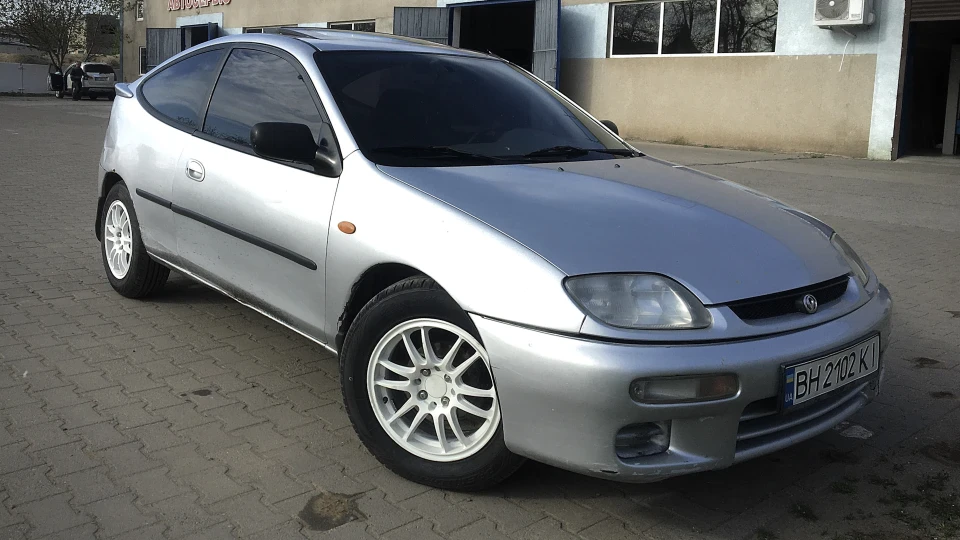 Mazda 323 1.5i 3