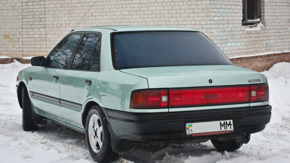Mazda 323 1.6 16V 4