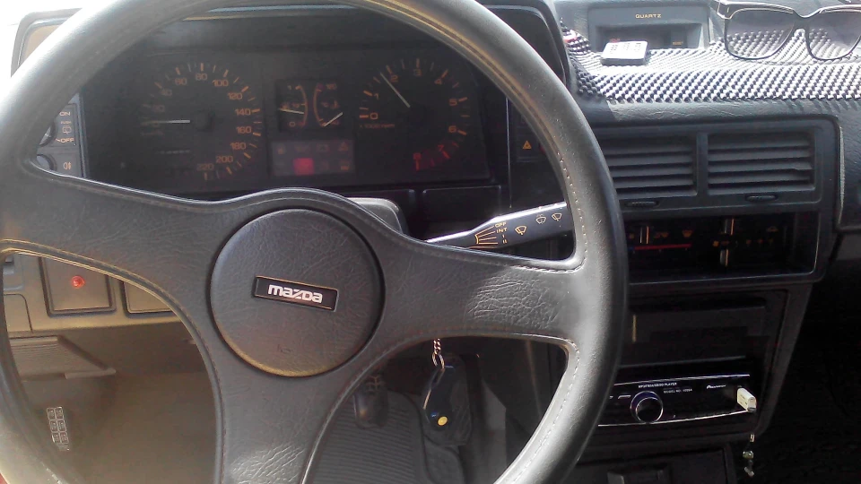 Mazda 323 1,6 GT 2
