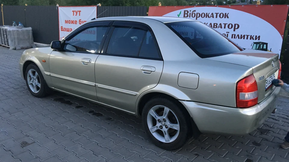 Mazda 323 1,6 i Protege 4