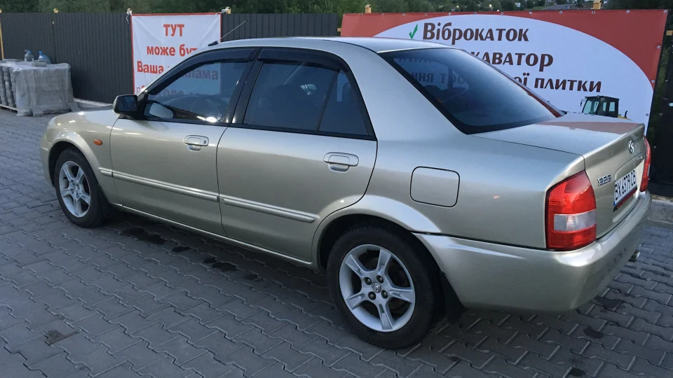 Mazda 323 1,6 i Protege 5