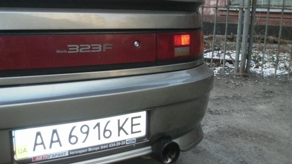 Mazda 323 1,6 V16 3