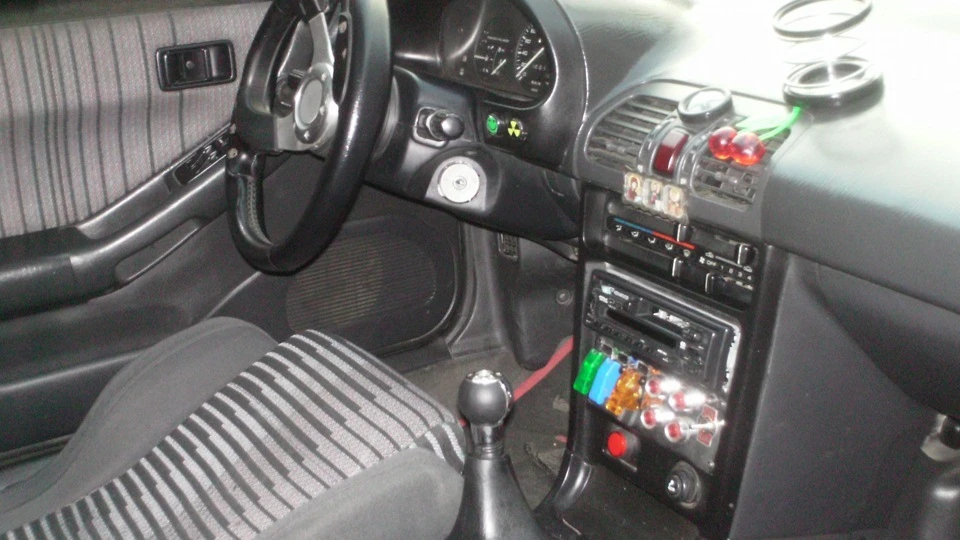 Mazda 323 1,6 V16 5