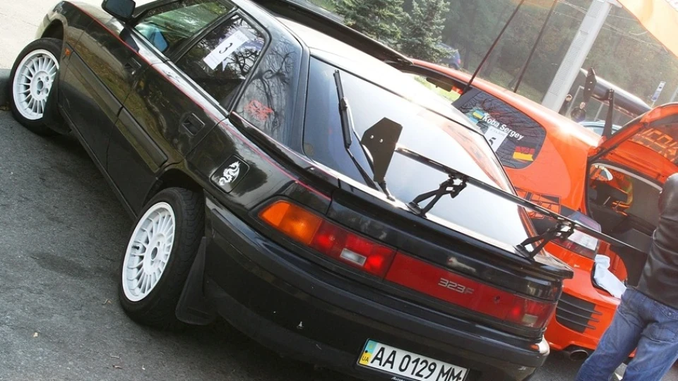 Mazda 323 1.8 GT ブラインド 3