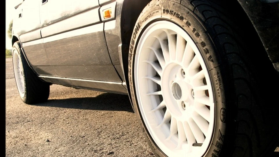 Mazda 323 1.8 GT ブラインド 4