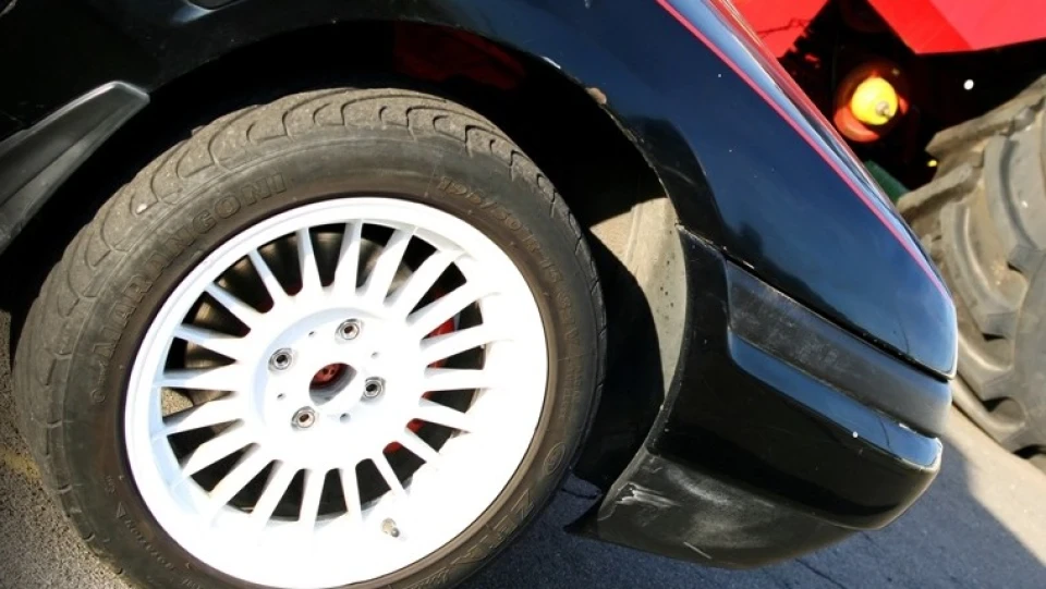 Mazda 323 1.8 GT ブラインド 5