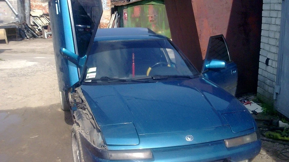 Mazda 323 1,8 OHC карбон)