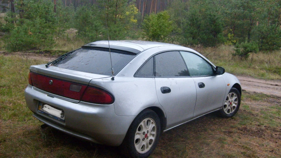Mazda 323 1.8 3