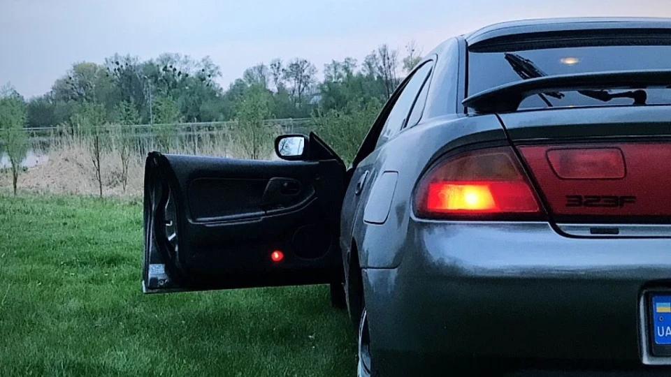 Mazda 323 323F BA 2