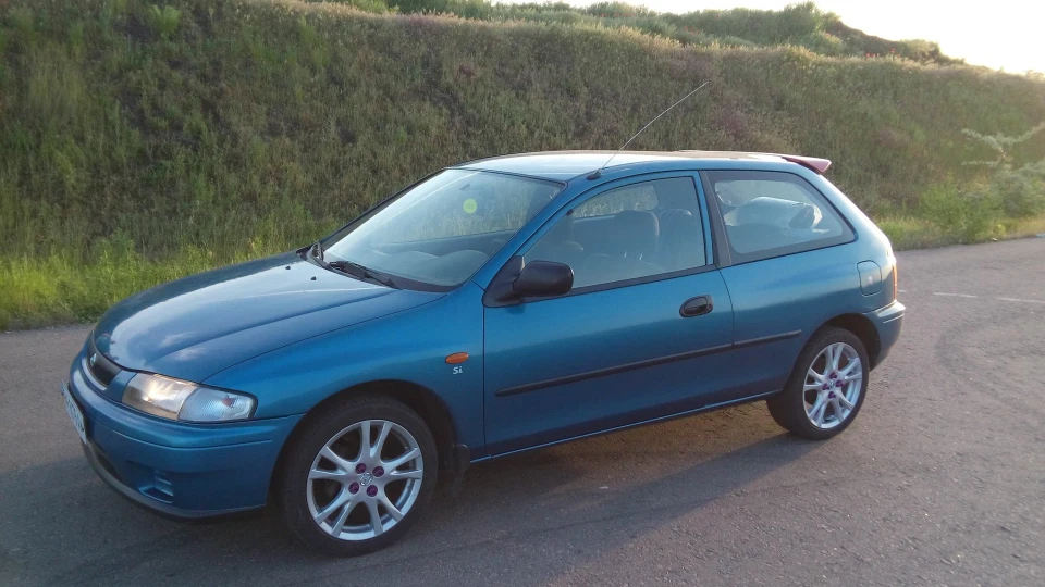 Mazda 323 BA P 1.3 16V SOHC 2
