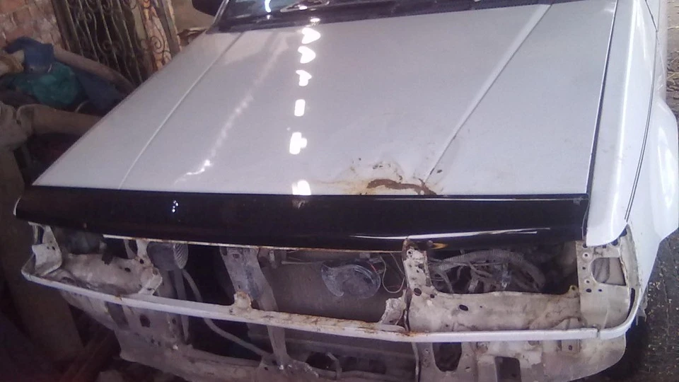 Mazda 323 Білий седанчик 1.5 4
