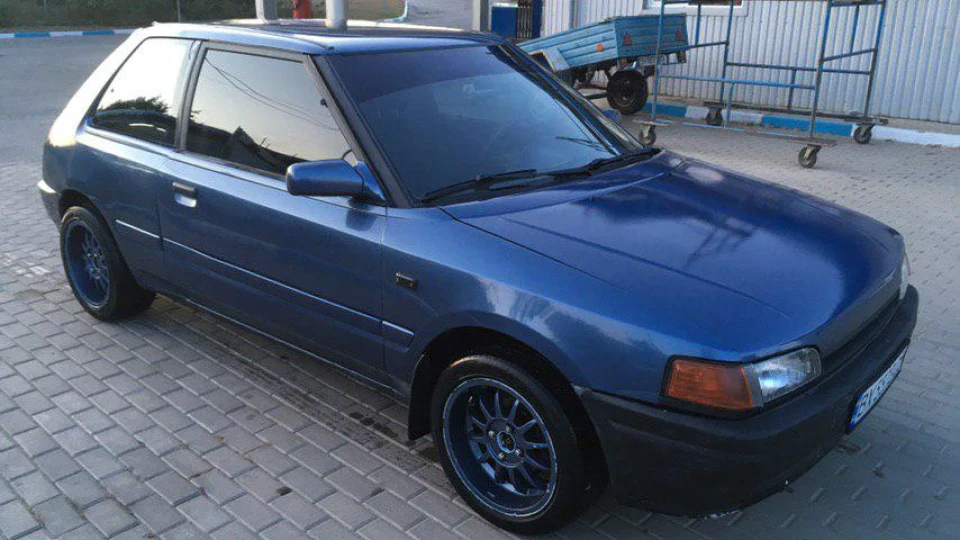 Mazda 323 BG hatchback 2