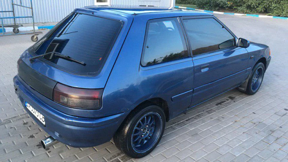 Mazda 323 BG hatchback 3