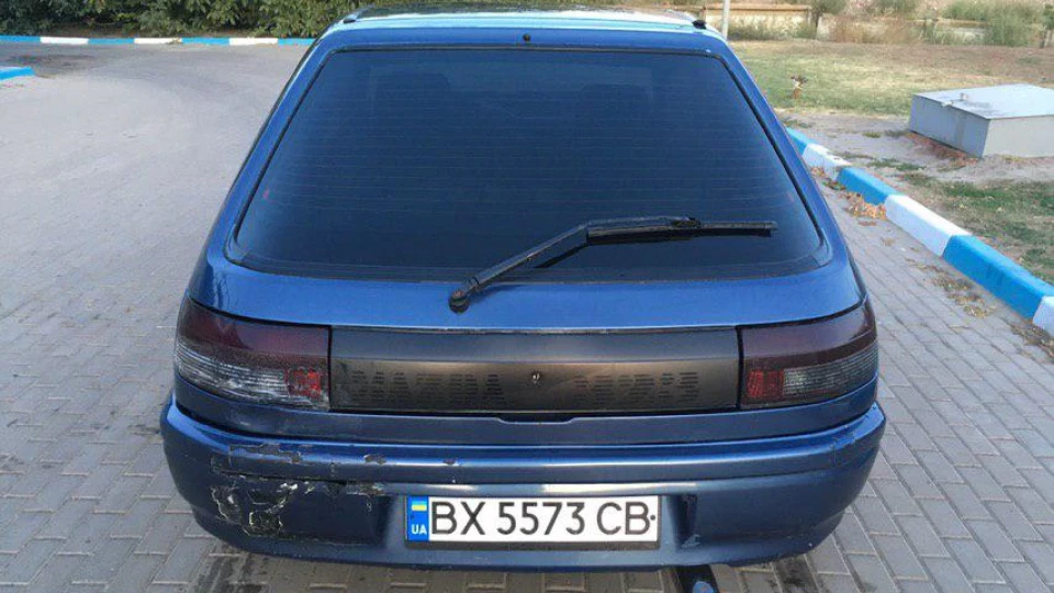 Mazda 323 BG hatchback 4