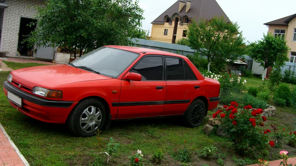 Mazda 323 BG red 2