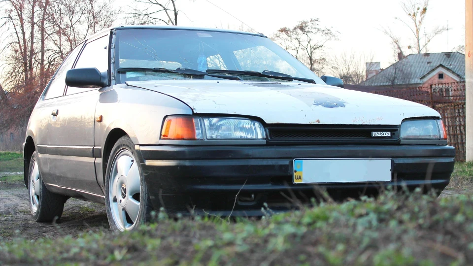 Mazda 323 BG прасочка) 3