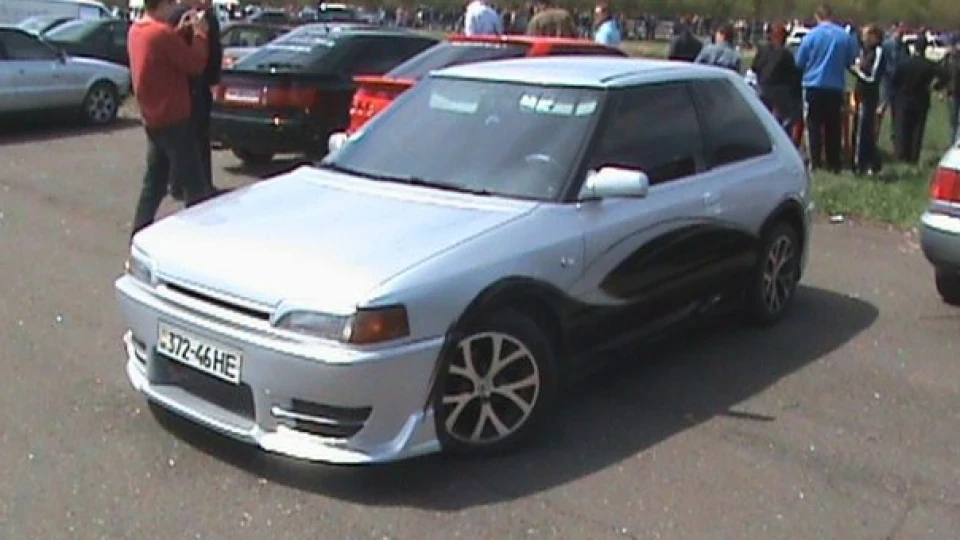 Mazda 323 BG 3