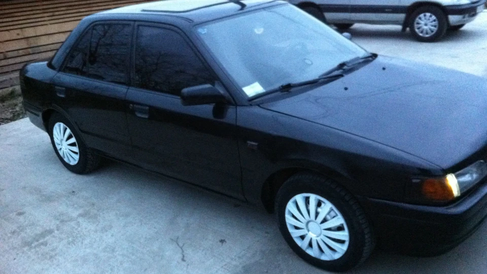 Mazda 323 BG 3