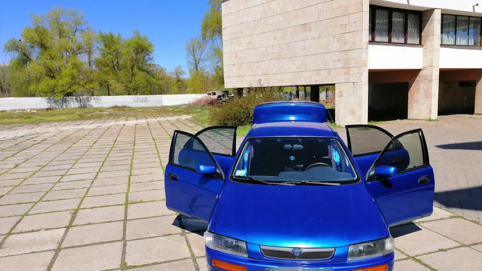 Mazda 323 Blueline 3