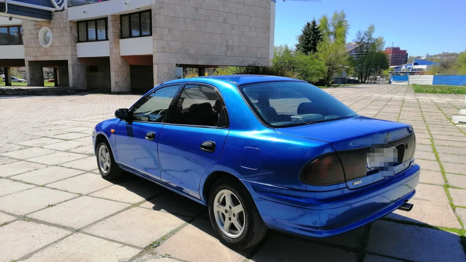 Mazda 323 Blueline 4