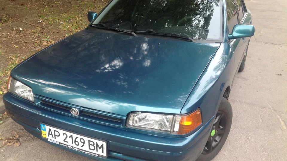 Mazda 323 Бричка 3