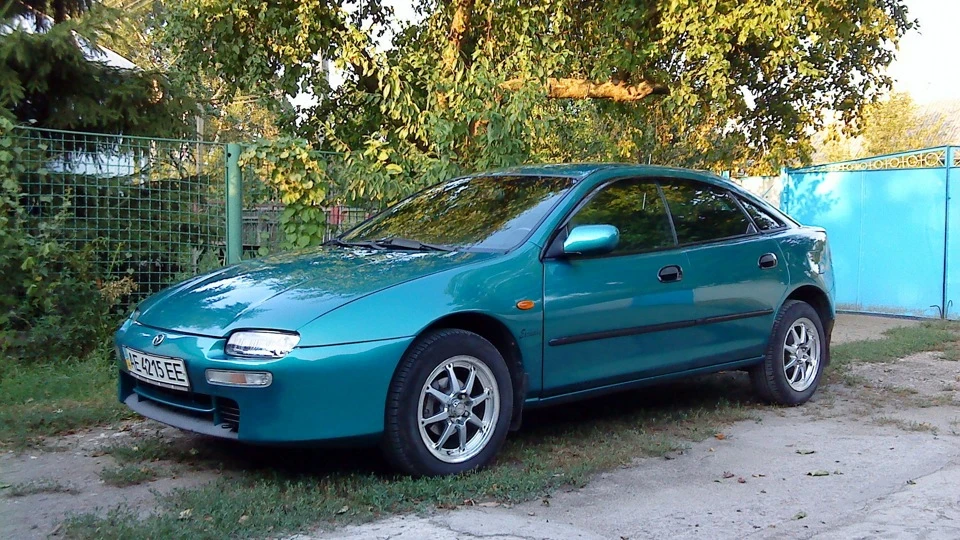 Mazda 323 ефка *крабік*